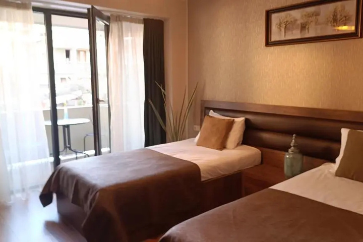 Room 4 of 6