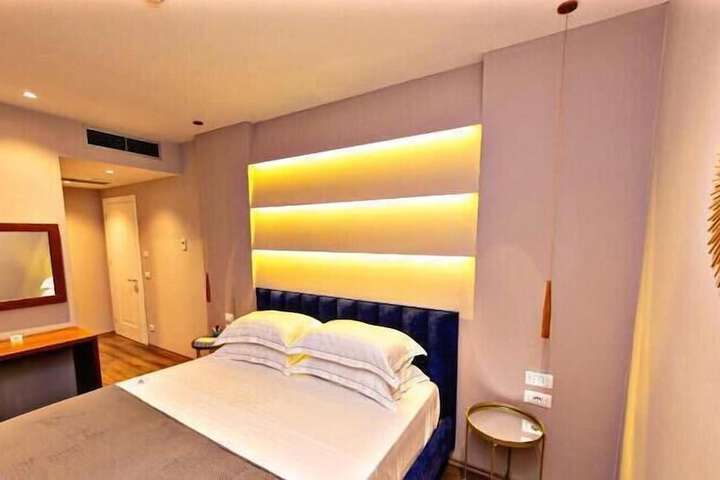 Room 3 of 34