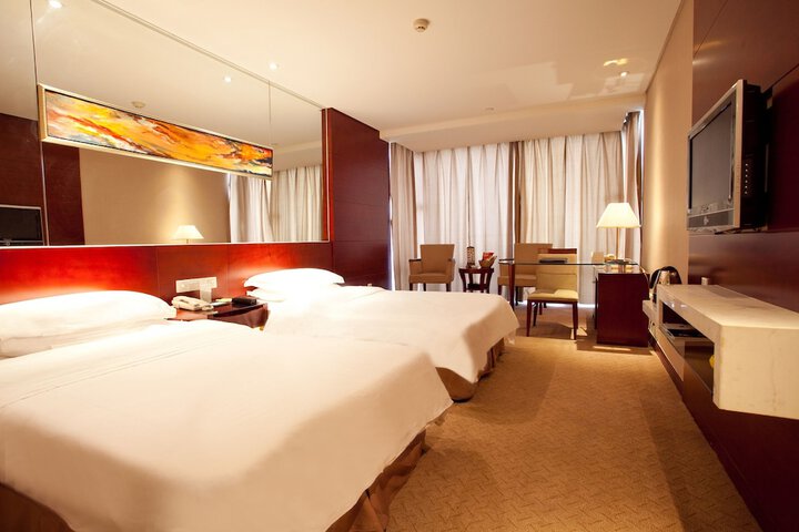 Room 25 of 46