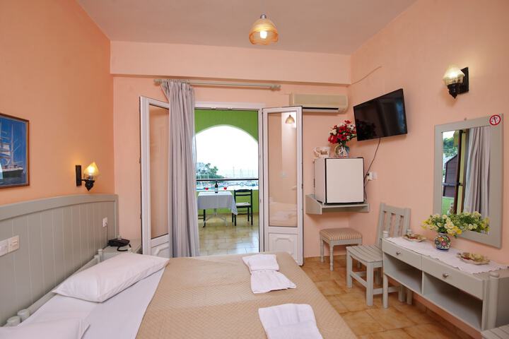 Room 9 of 49