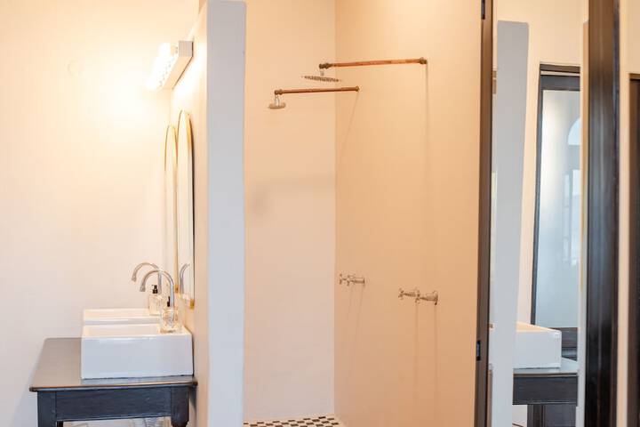 Room 119 of 194