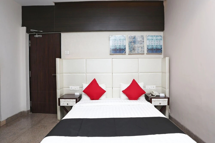 Room 4 of 20