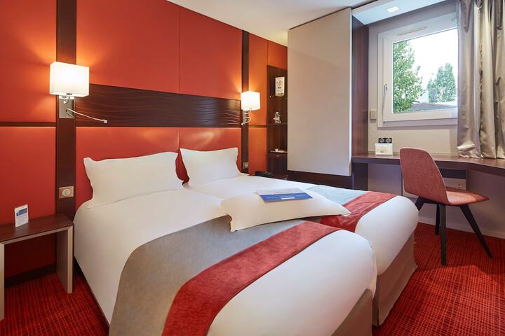 Room 4 of 43