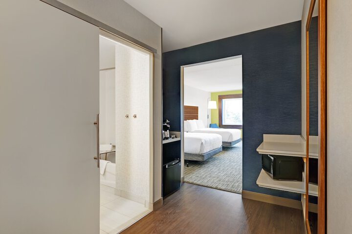 2 Queen Beds (4 of 11)