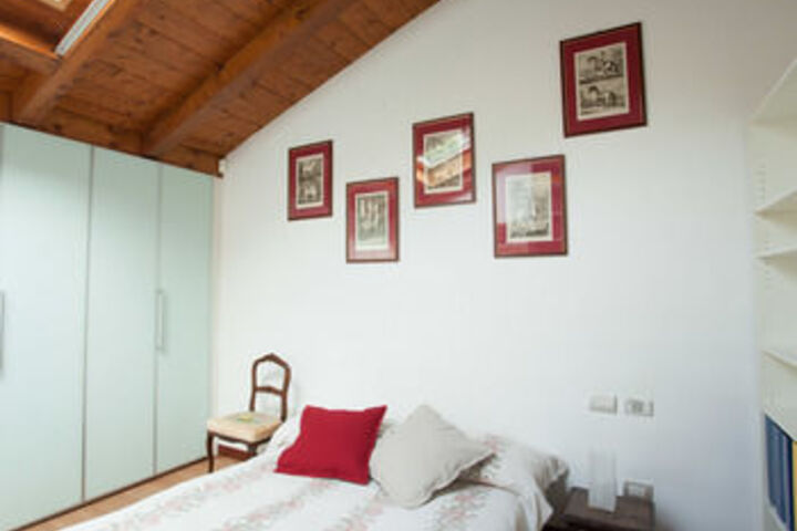 Room 26 of 173