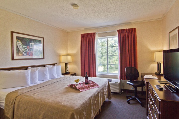Executive Suite King Bed (2 of 11)