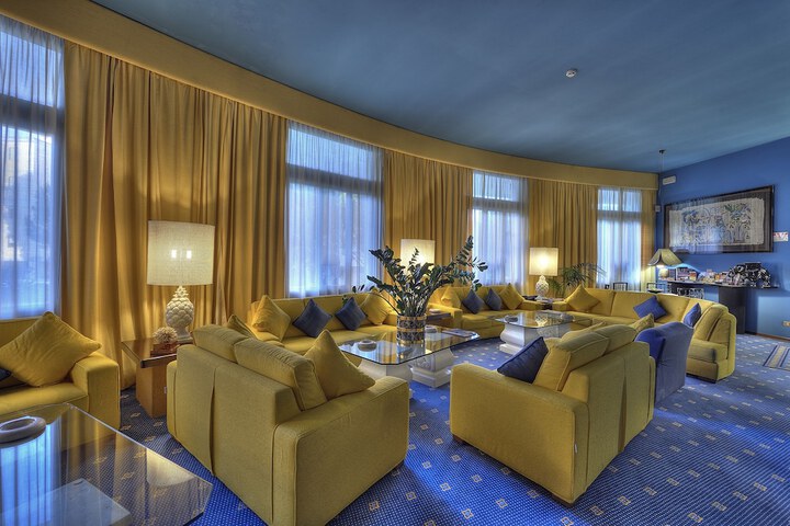 Entrance & Lobby