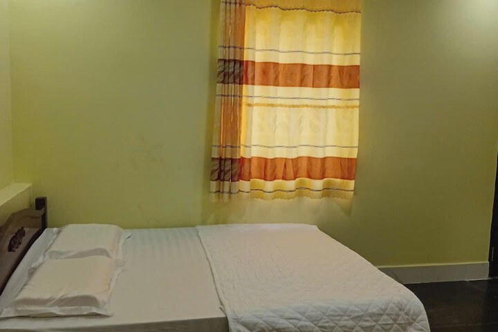 Room 6 of 43