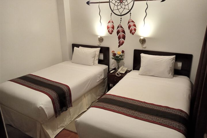 Room 10 of 12