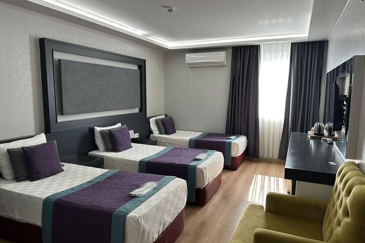 Room 10 of 12
