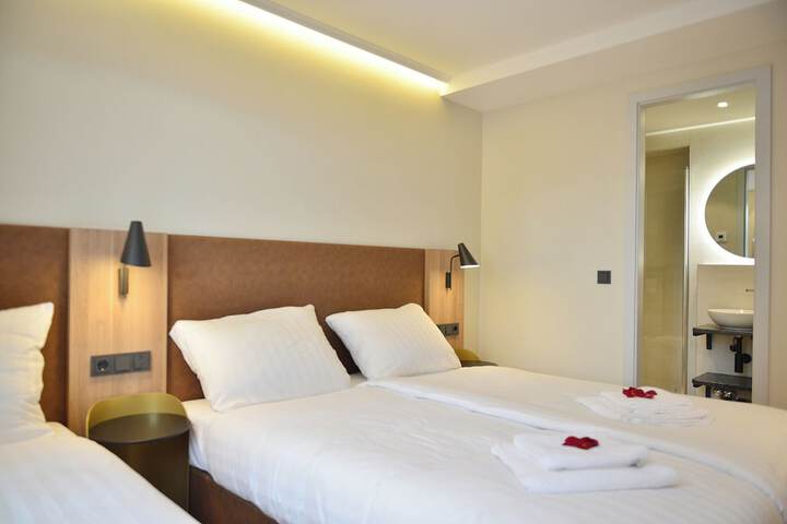 Room 15 of 52