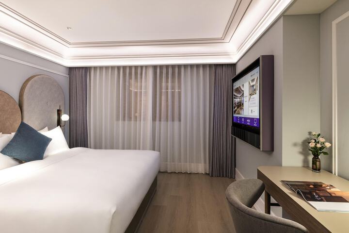 Room 8 of 52