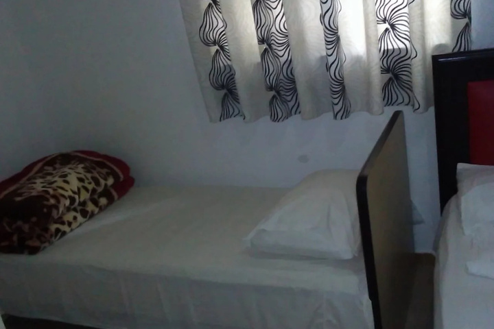 Room 3 of 10