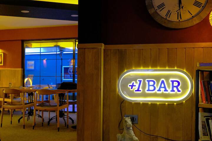 Dining 33 of 40