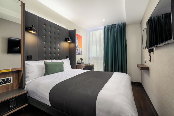 Room 10 of 29