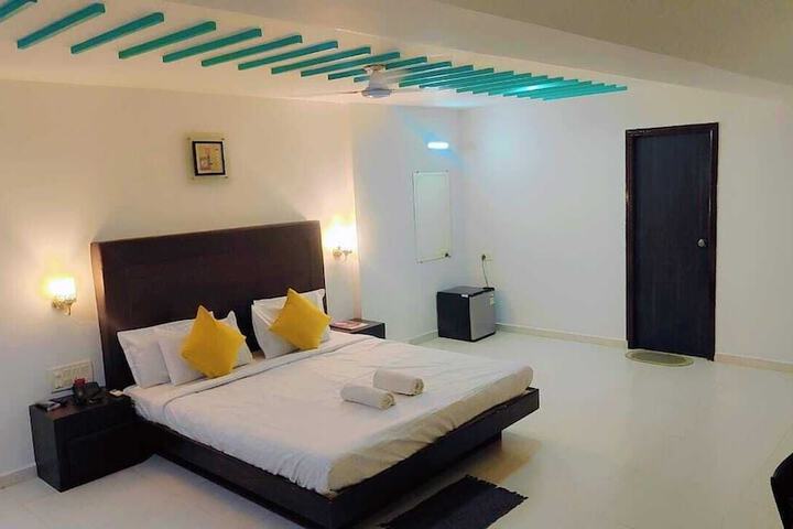 Room 5 of 10