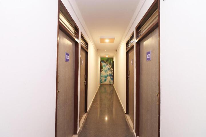 Hotel O 37918 Hotel Signature Inn