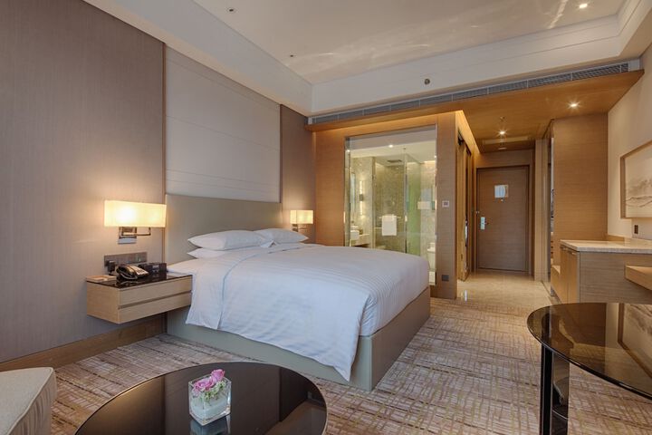 Room 14 of 82