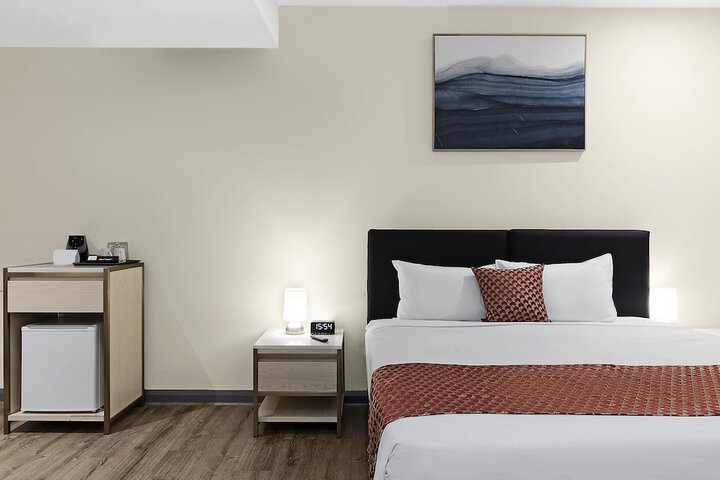 Room 9 of 38