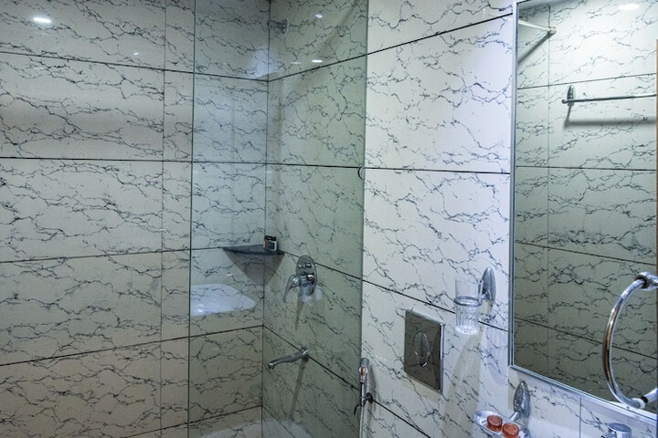 Room 21 of 28