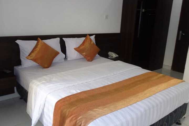 Room 3 of 21