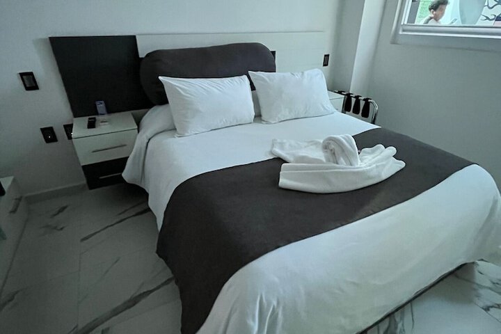 Room 4 of 28