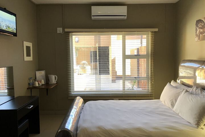 Room 11 of 48