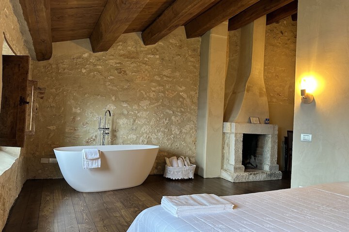 Room 47 of 112