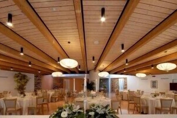 Ballroom/Hall 61 of 93