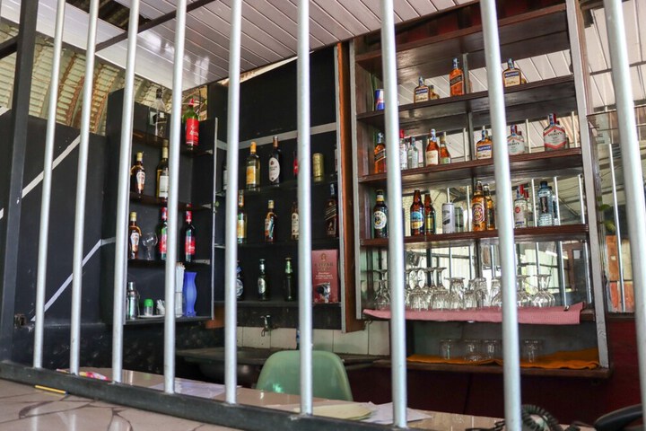 Lounge 44 of 84