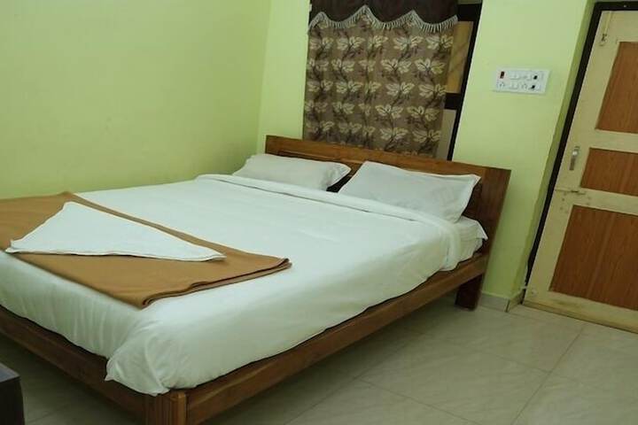 Room 3 of 38
