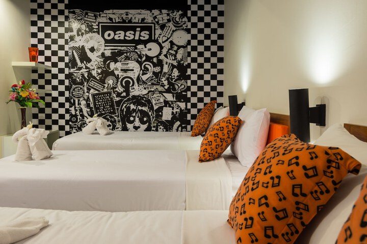 Room 26 of 313