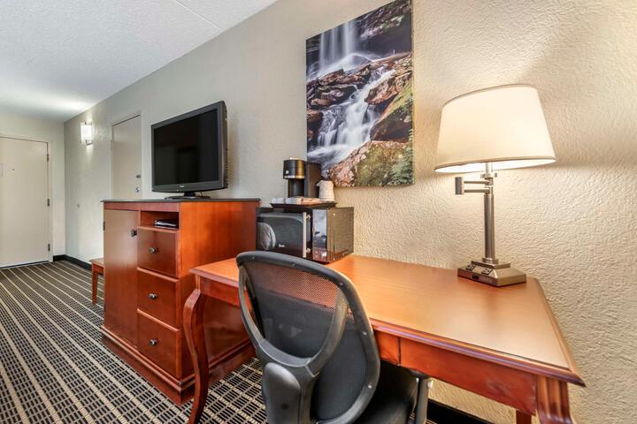 2 Double Beds Microwave and Refrigerator WiFi Full Breakfast (1 of 6)