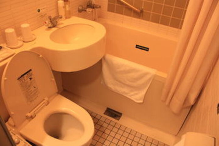 Room 2 of 31