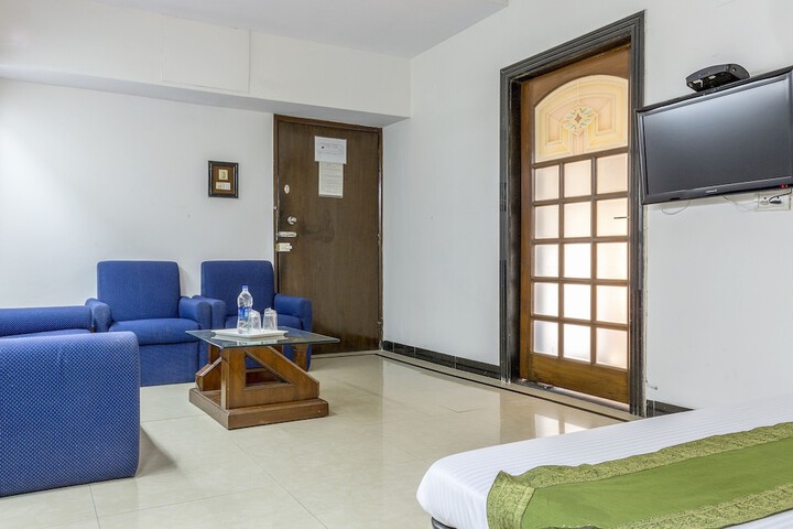 Room 16 of 27