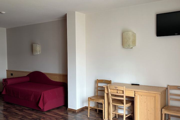Room 13 of 21