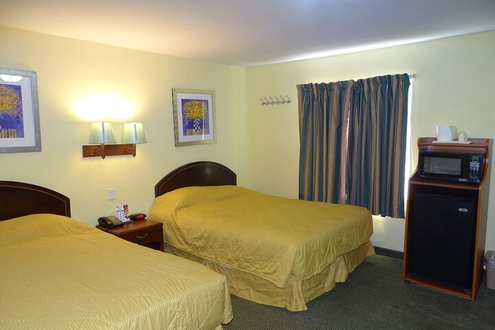 1 Queen Bed (6 of 23)