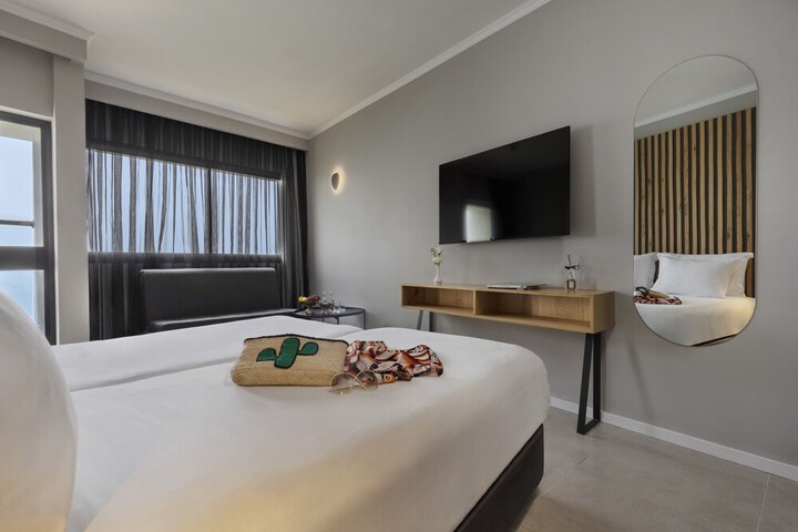 Room 15 of 54