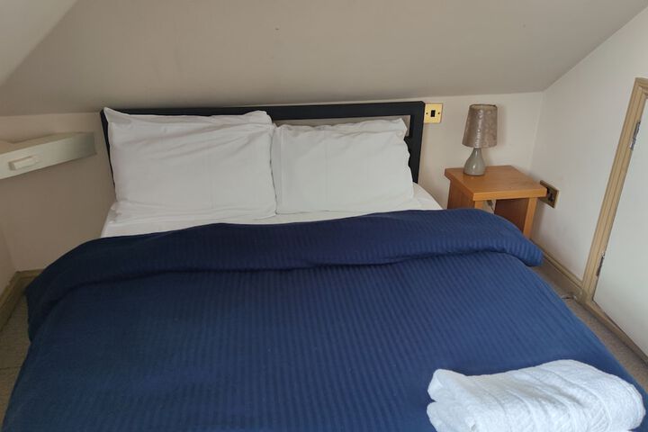 Room 32 of 49