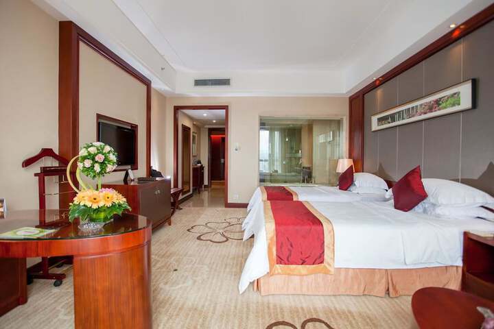 Room 8 of 74