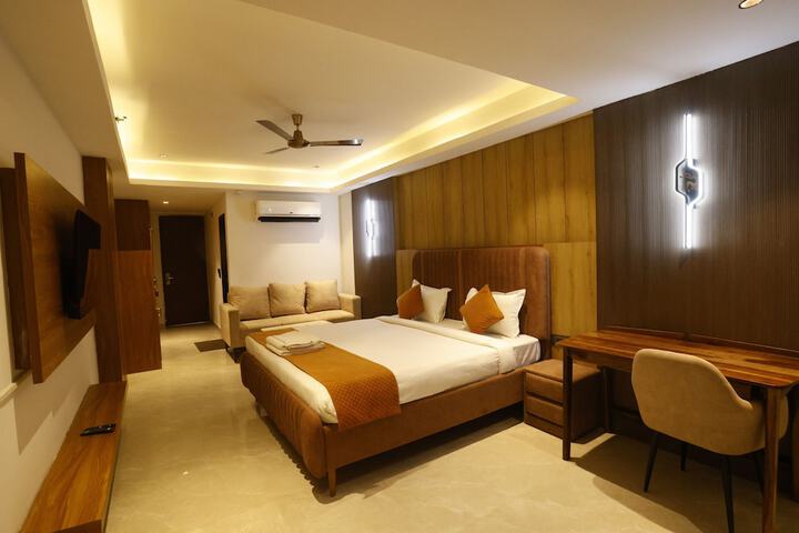 Room 7 of 11