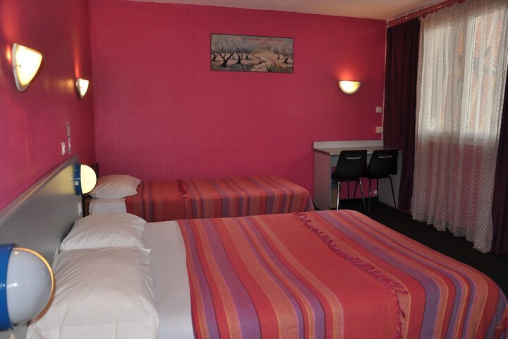 Room 13 of 40