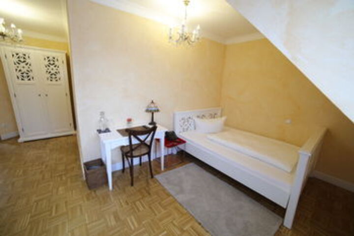 Room 33 of 51