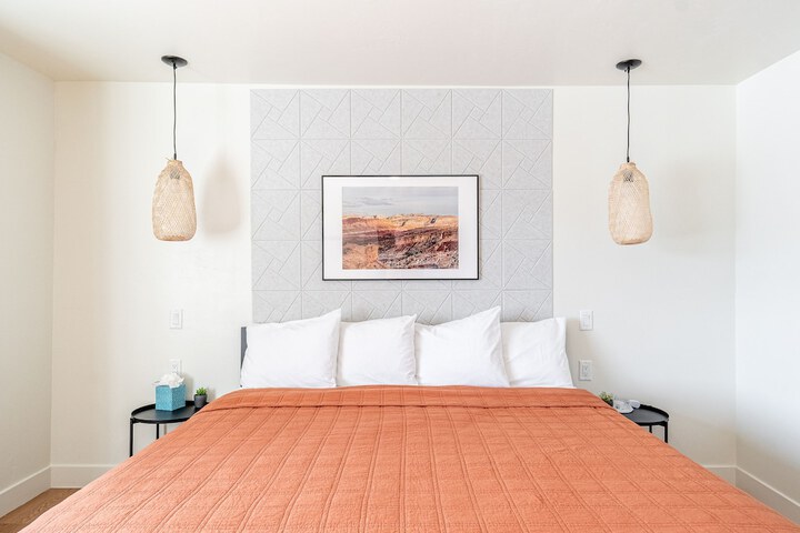 Room 33 of 120