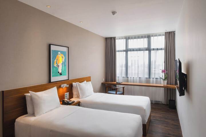 Room 8 of 42