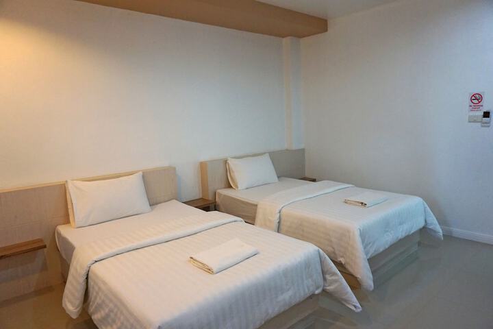 Room 7 of 28