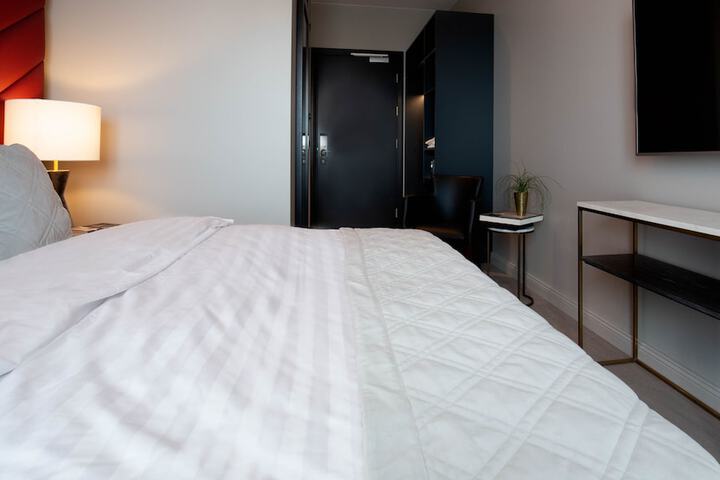 Room 12 of 82
