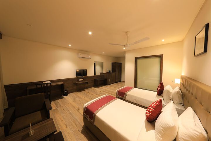 Room 5 of 33