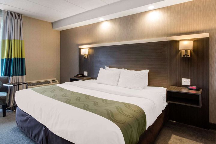 1 King Bed (3 of 11)