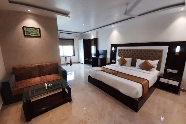 Room 12 of 21
